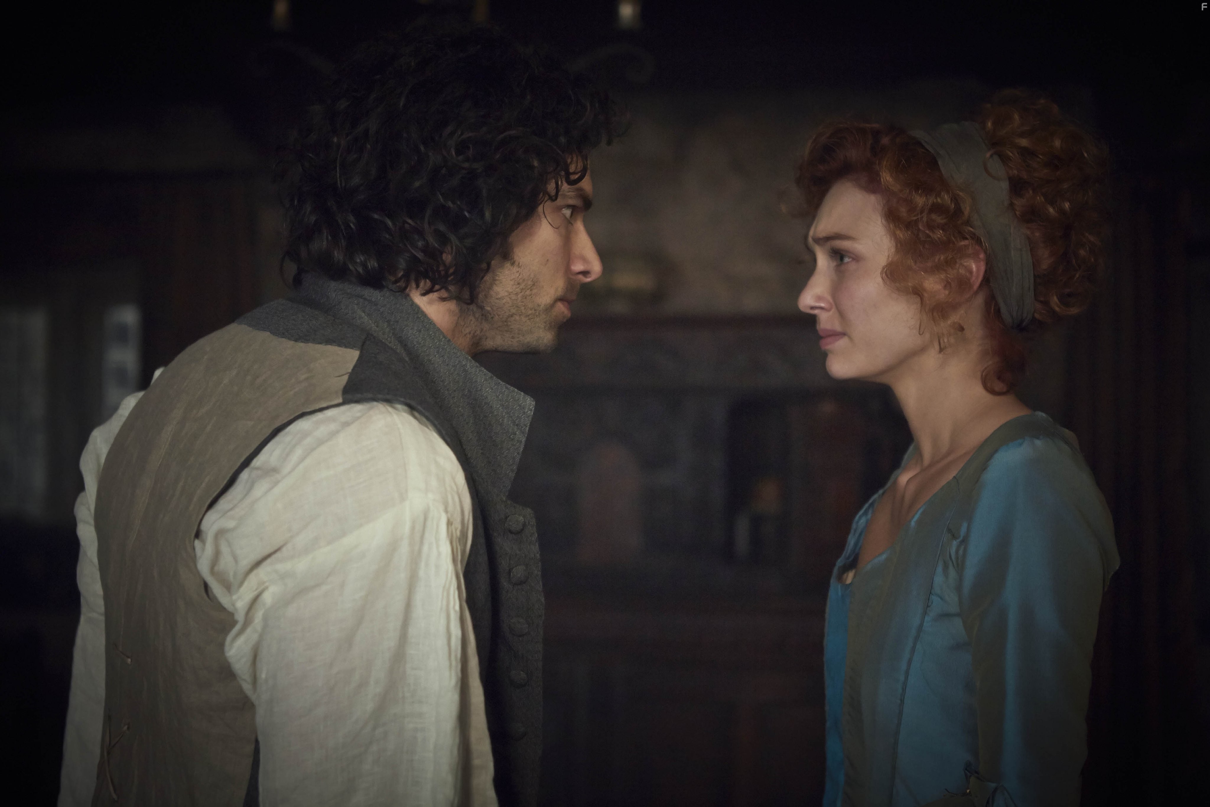 Eleanor Tomlinson and Aidan Turner in Полдарк (2015)
