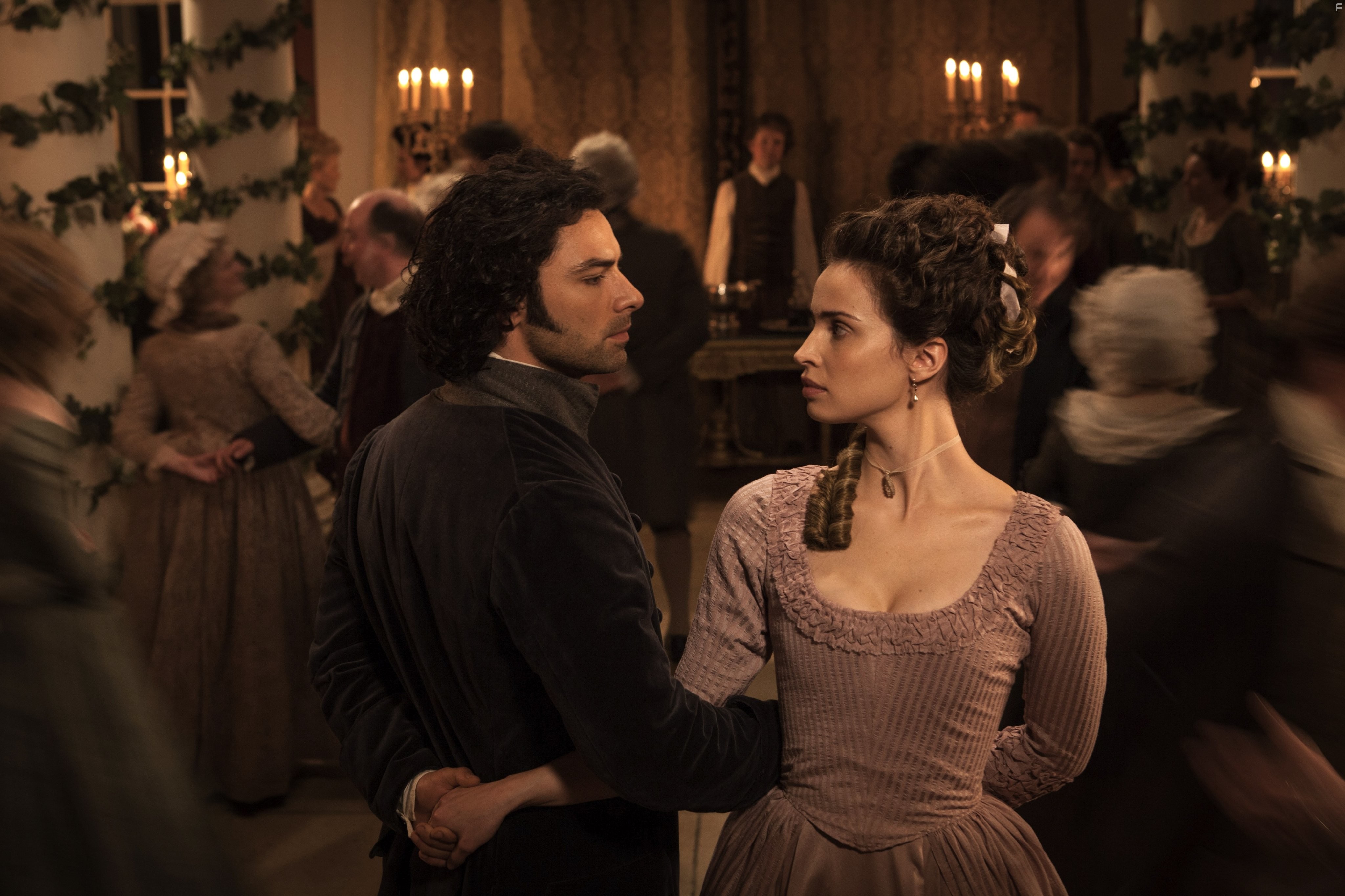 Aidan Turner and Heida Reed in Полдарк (2015)