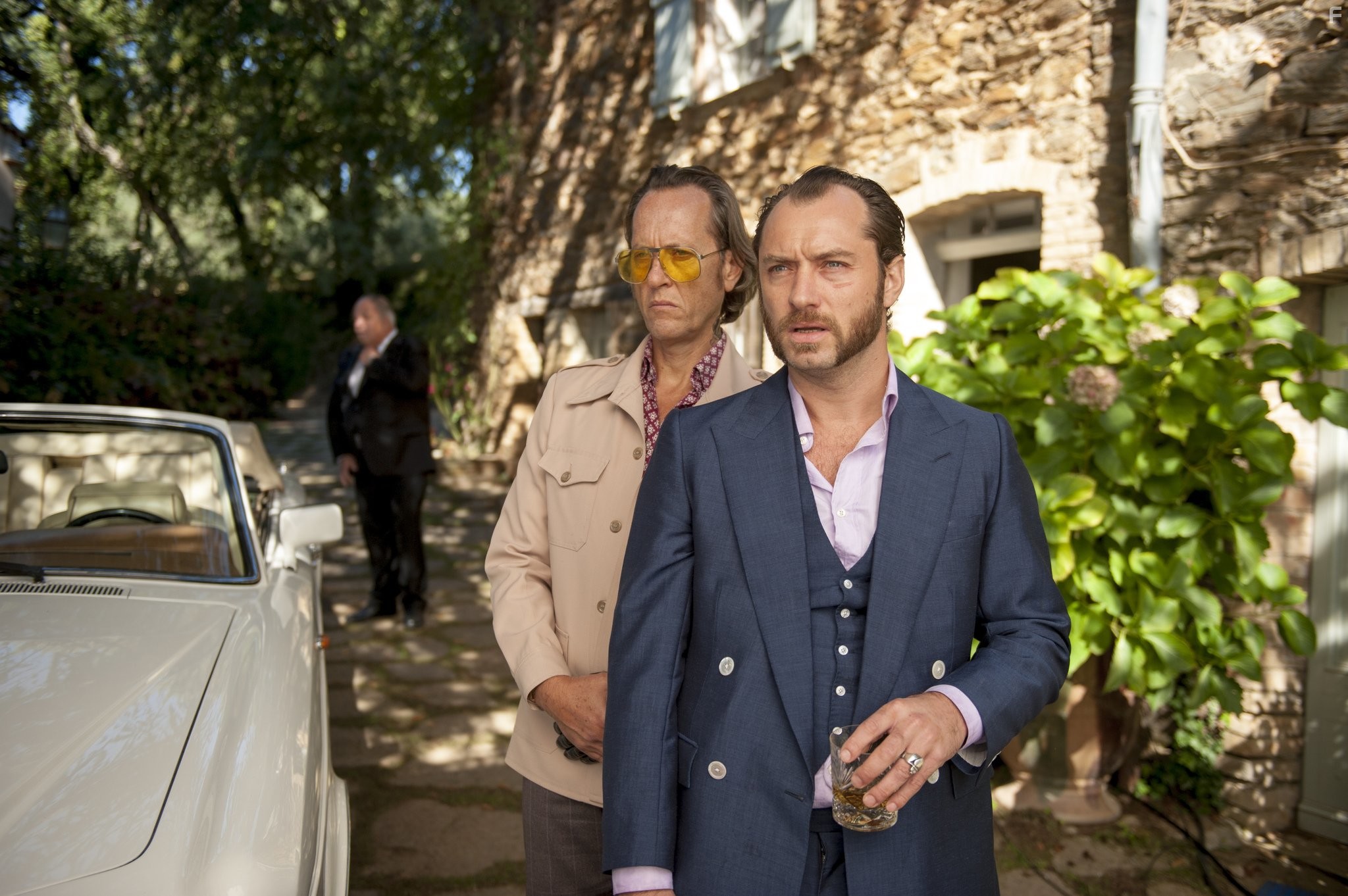 Richard E. Grant as “Dickie” and Jude Law as “Dom Hemingway” in DOM HEMINGWAY.