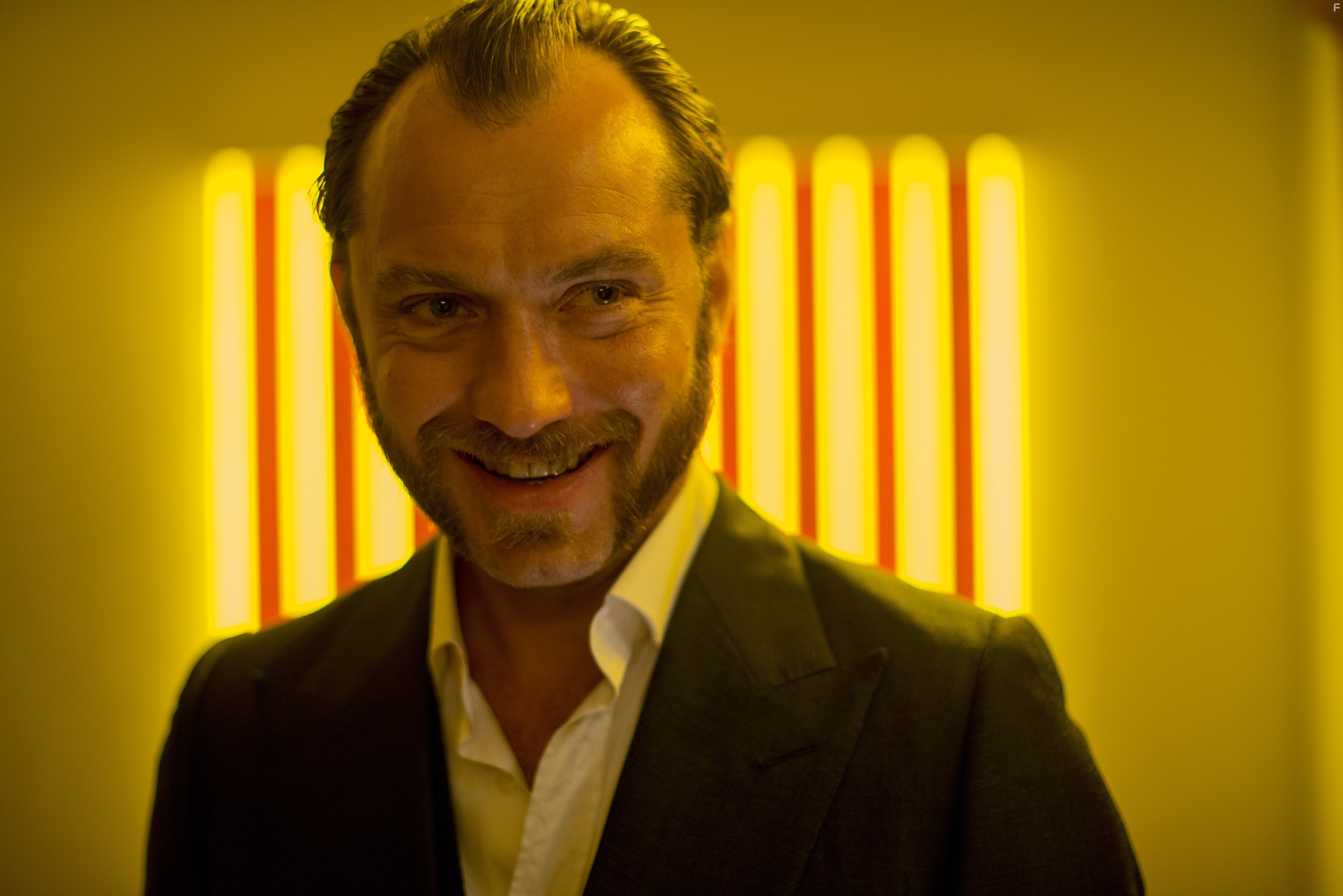 Jude Law in Дом Хемингуэй (2013)