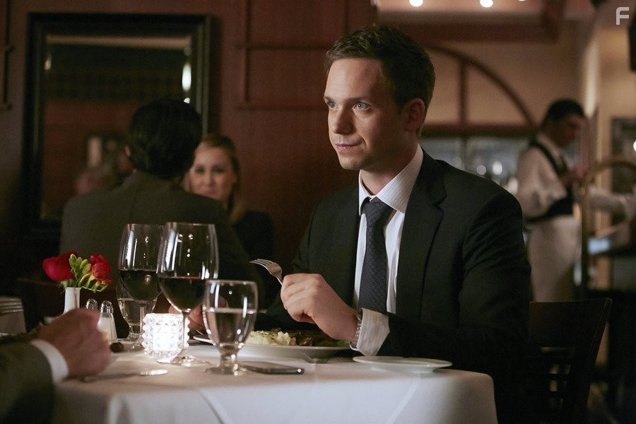 Patrick J. Adams in Форс-мажоры (2011)