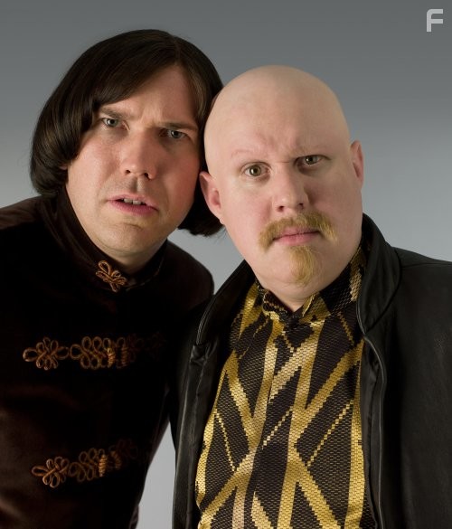 Matt Lucas and Alex Macqueen in Крод Мандун и Огненный меч (2009)