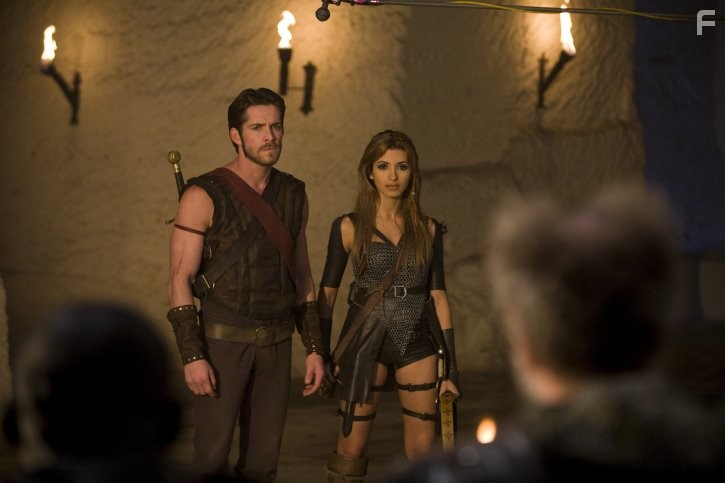 Sean Maguire and India de Beaufort in Крод Мандун и Огненный меч (2009)