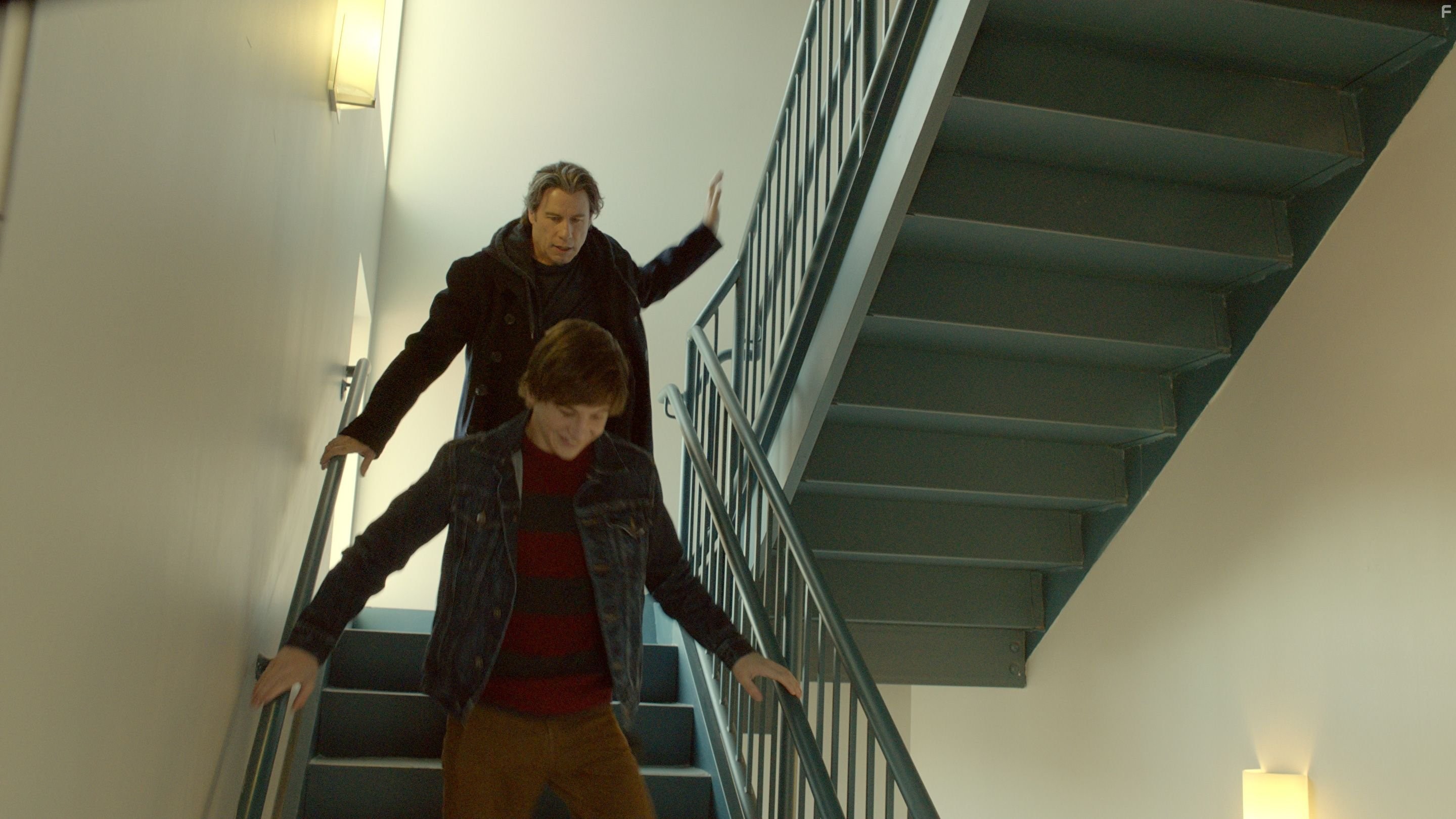 John Travolta and Tye Sheridan in Фальсификатор (2014)