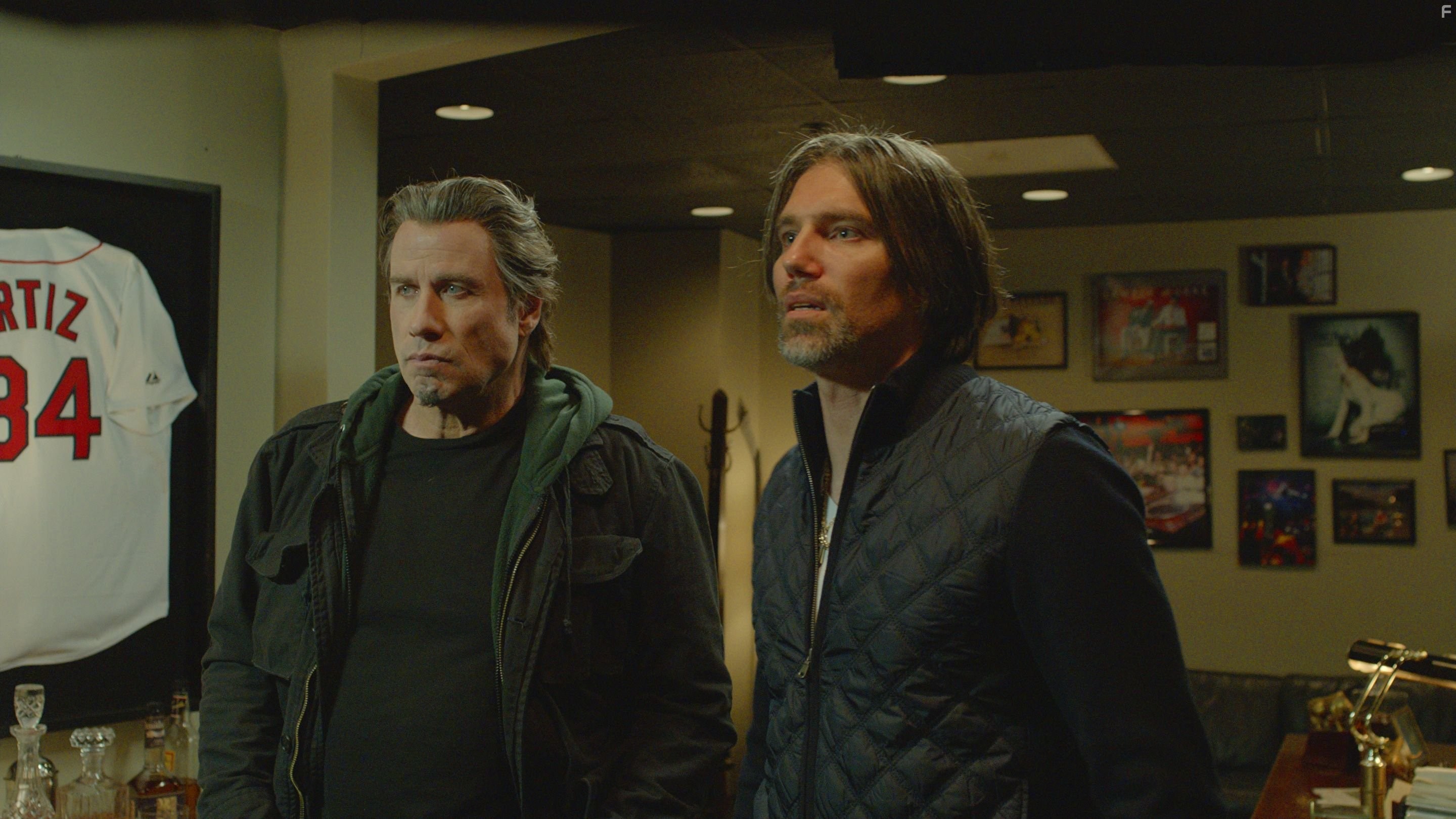 John Travolta and Anson Mount in Фальсификатор (2014)