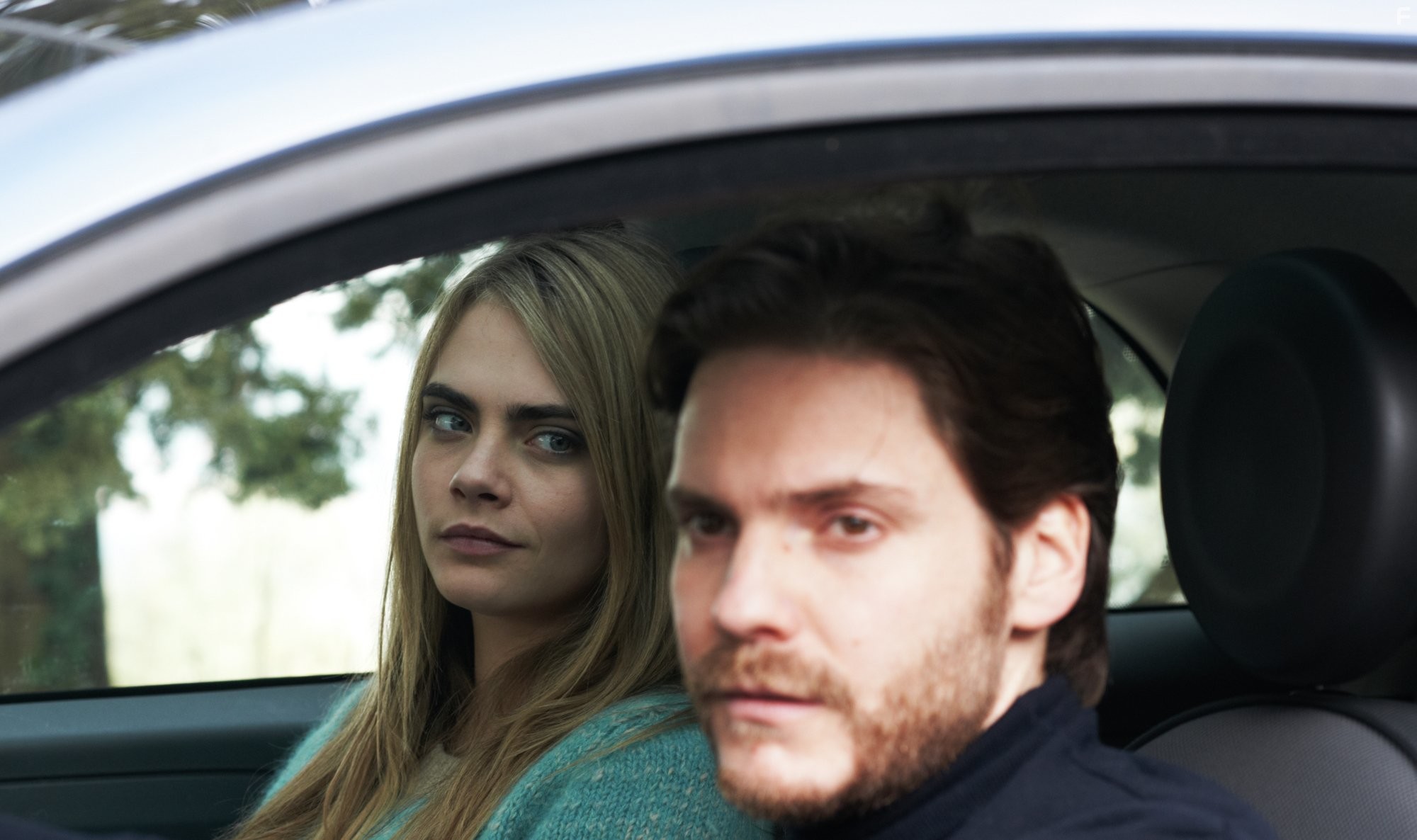 Daniel Br?hl and Cara Delevingne in Ангельское личико (2014)
