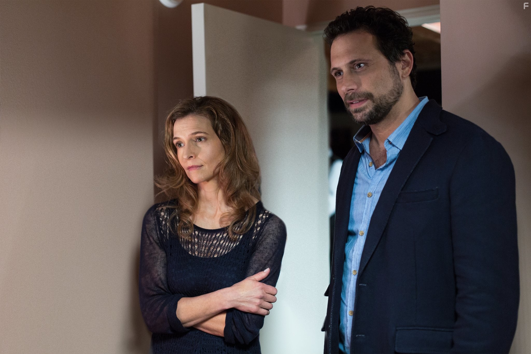 Jeremy Sisto and Tandi Wright in Возвращённые (2015)