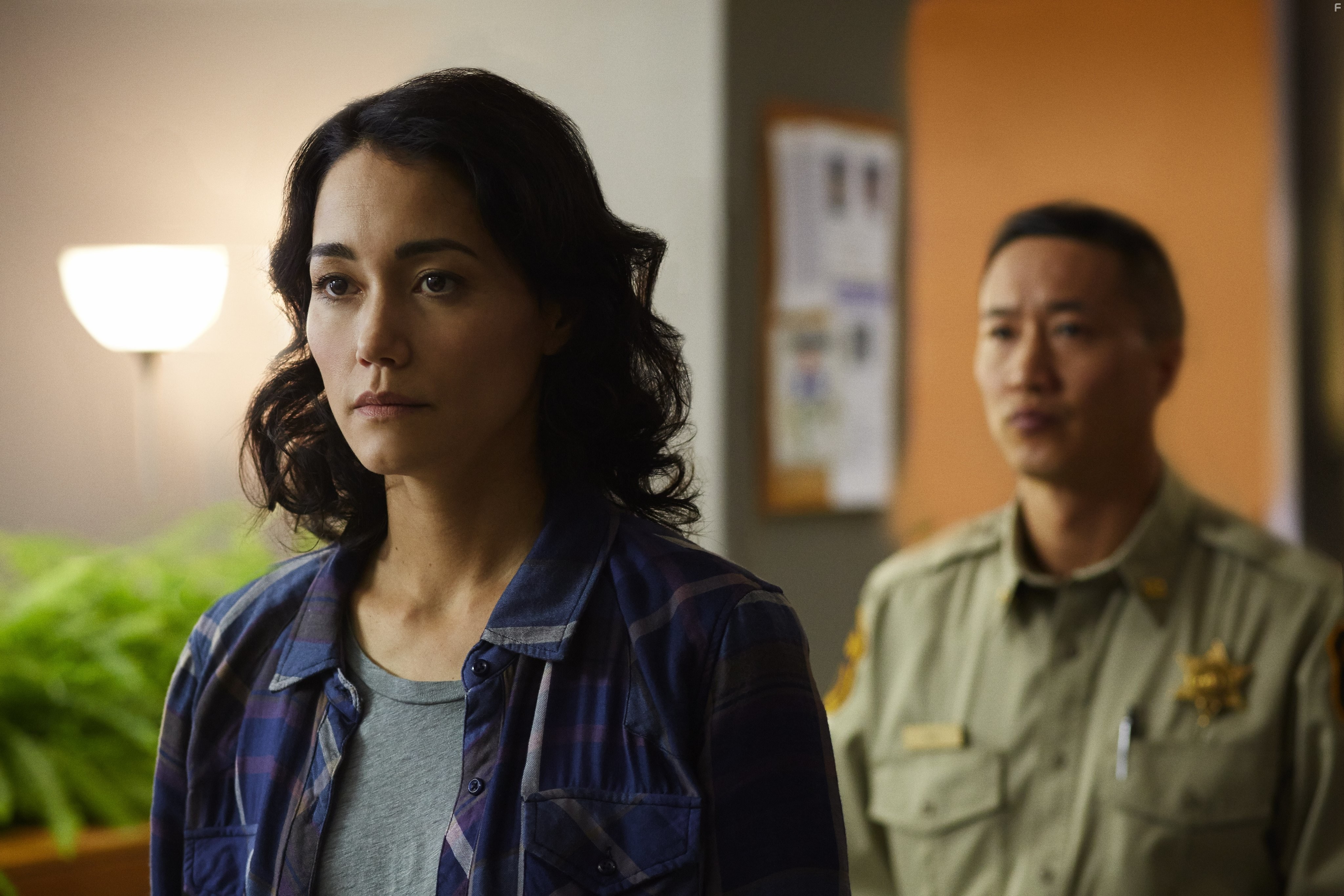 Sandrine Holt and Terry Chen in Возвращённые (2015)