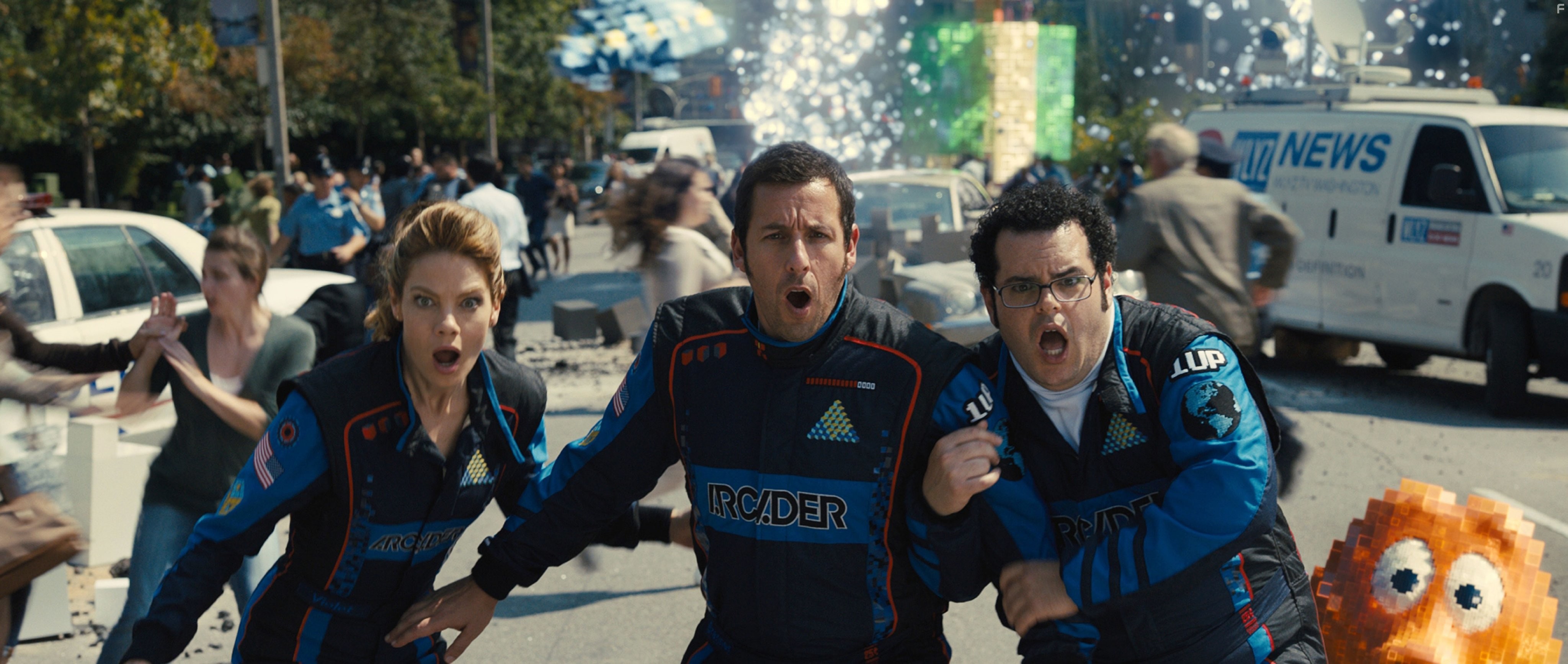 Adam Sandler, Michelle Monaghan, and Josh Gad in Пиксели (2015)
