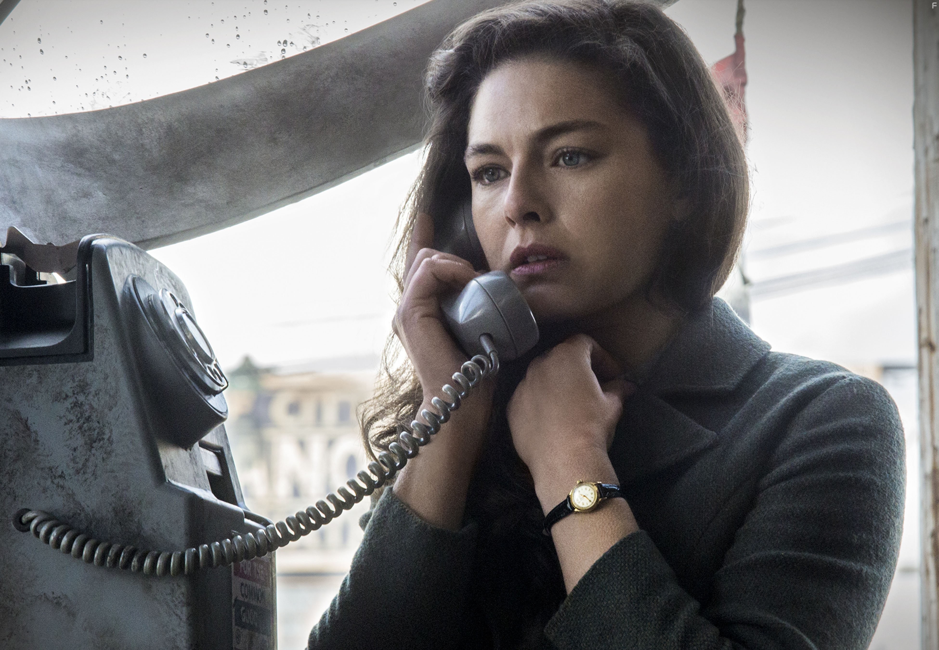 Alexa Davalos in Человек в высоком замке (2015)