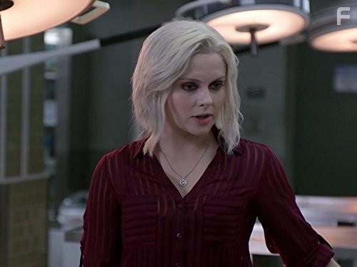 Rose McIver in Я - зомби (2015)