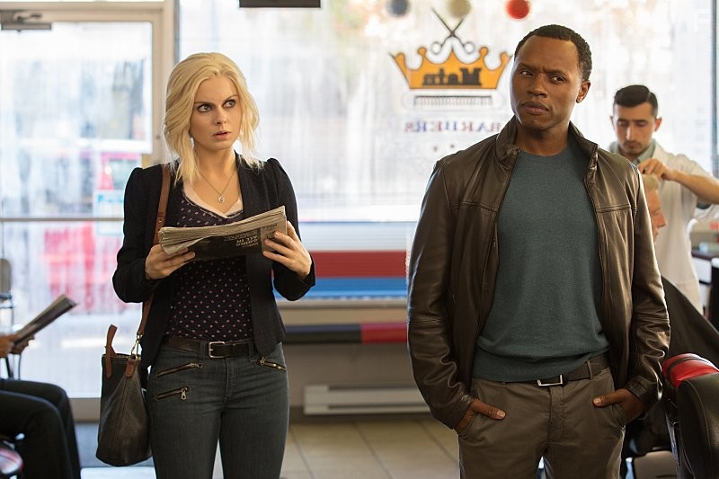 Malcolm Goodwin and Rose McIver in Я - зомби (2015)