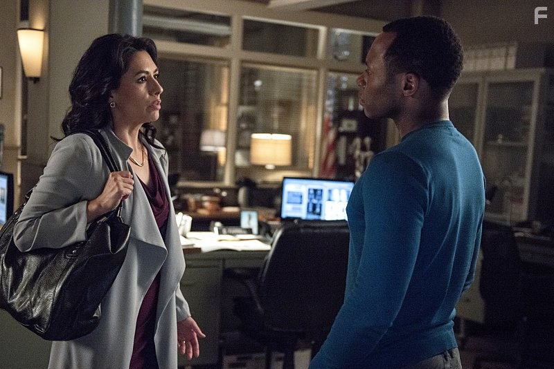 Malcolm Goodwin and Carmen Moore in Я - зомби (2015)