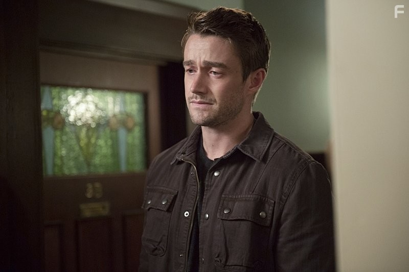 Robert Buckley in Я - зомби (2015)
