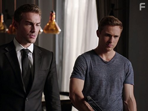 Члены королевской семьи (2015)