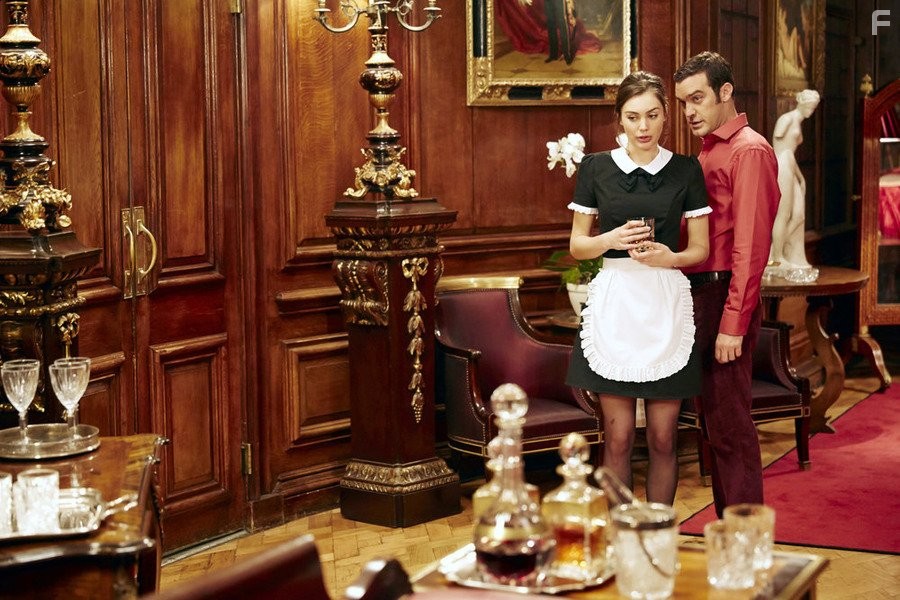 Poppy Corby-Tuech in Члены королевской семьи (2015)