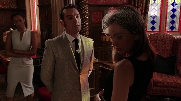 Jake Maskall, Victoria Ekanoye, and Poppy Corby-Tuech in Члены королевской семьи (2015)