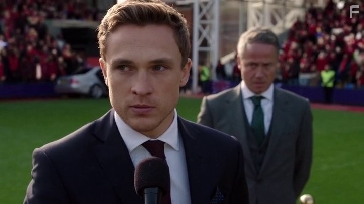 Oliver Milburn and William Moseley in Члены королевской семьи (2015)