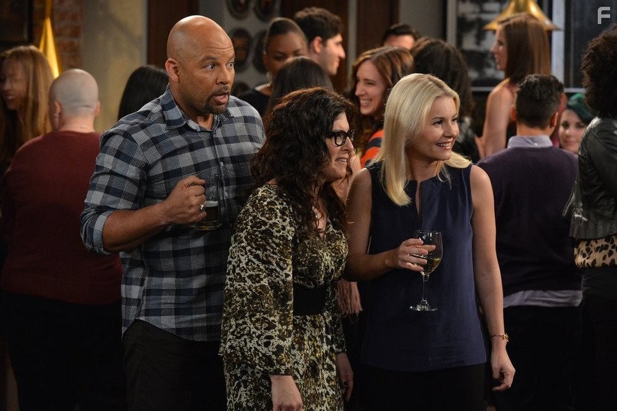 Elisha Cuthbert, Chris Williams, and Rebecca Corry in Одно большое счастье (2015)