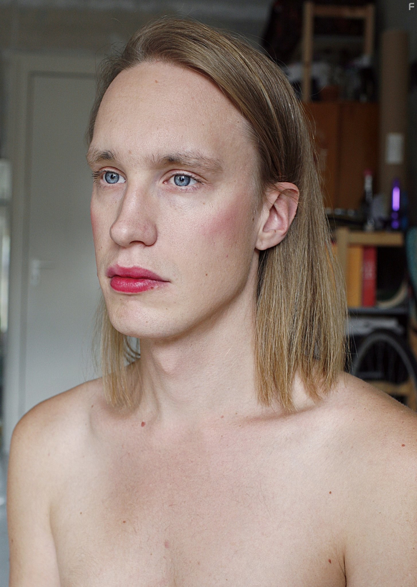 Ester Martin Bergsmark in N?nting m?ste g? s?nder (2014)