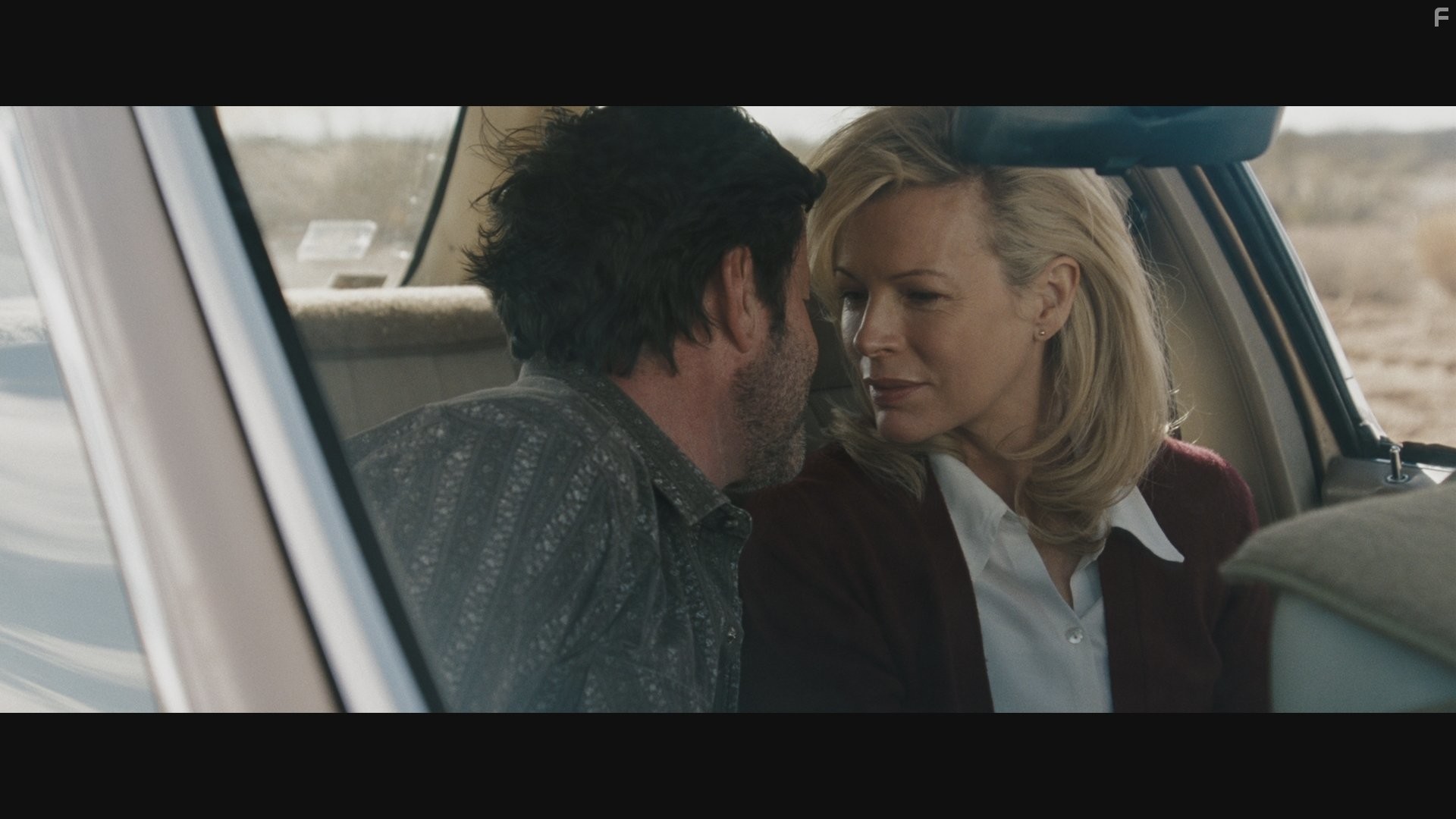 Kim Basinger and Joaquim de Almeida in Пылающая равнина (2008)