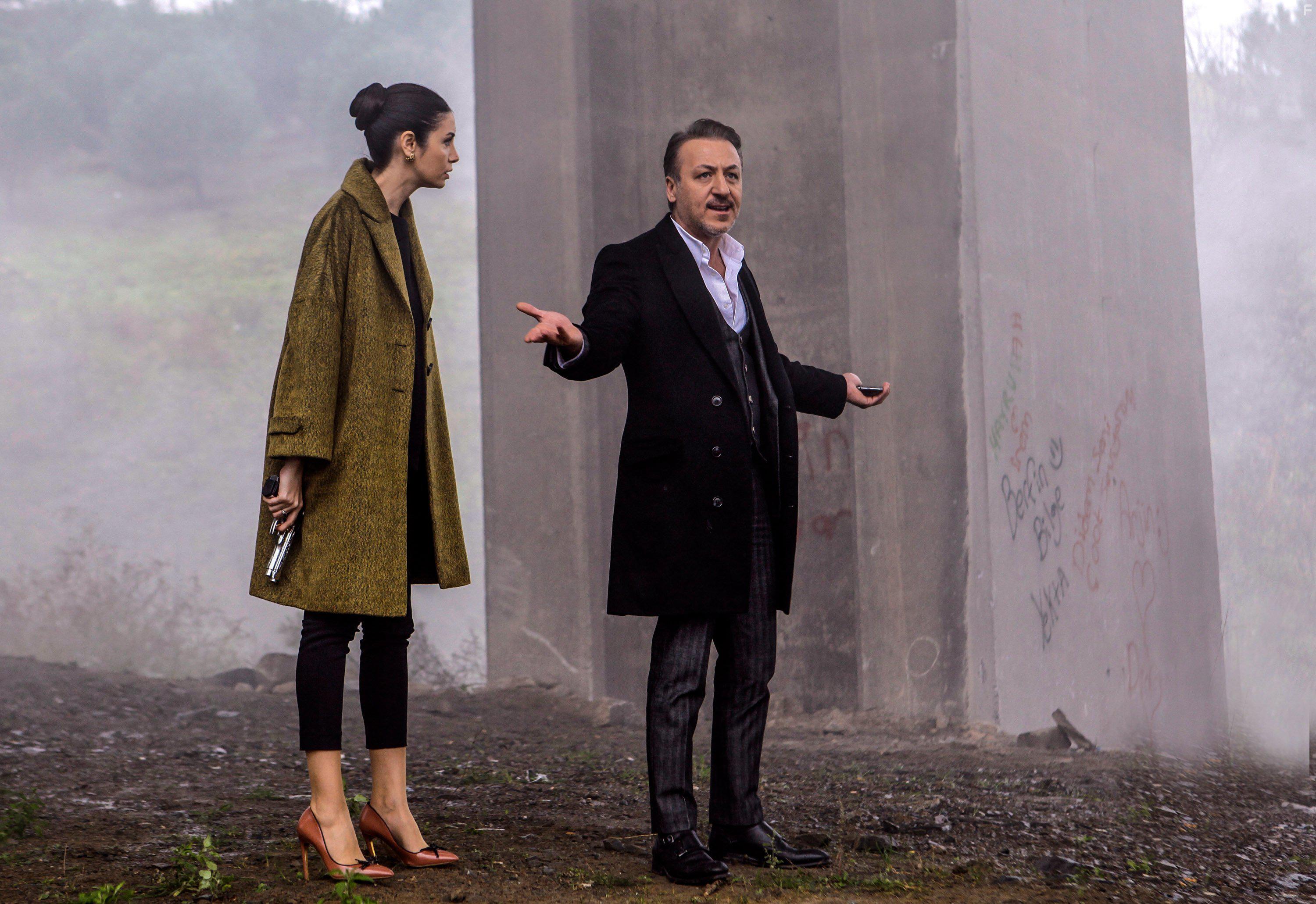 Ahu Yagtu and Baris Falay in Parampara (2014)