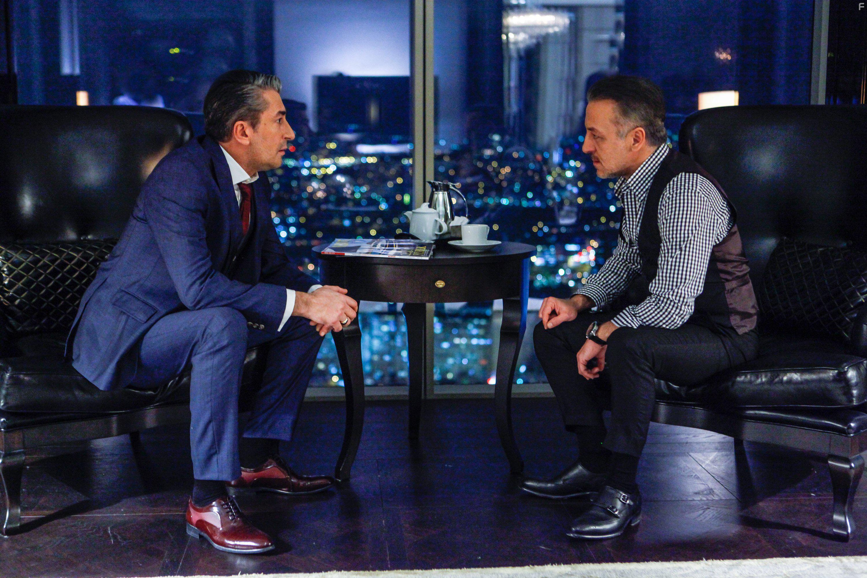 Erkan Petekkaya and Baris Falay in Parampara (2014)