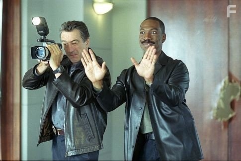 Robert De Niro and Eddie Murphy in Шоу начинается (2002)