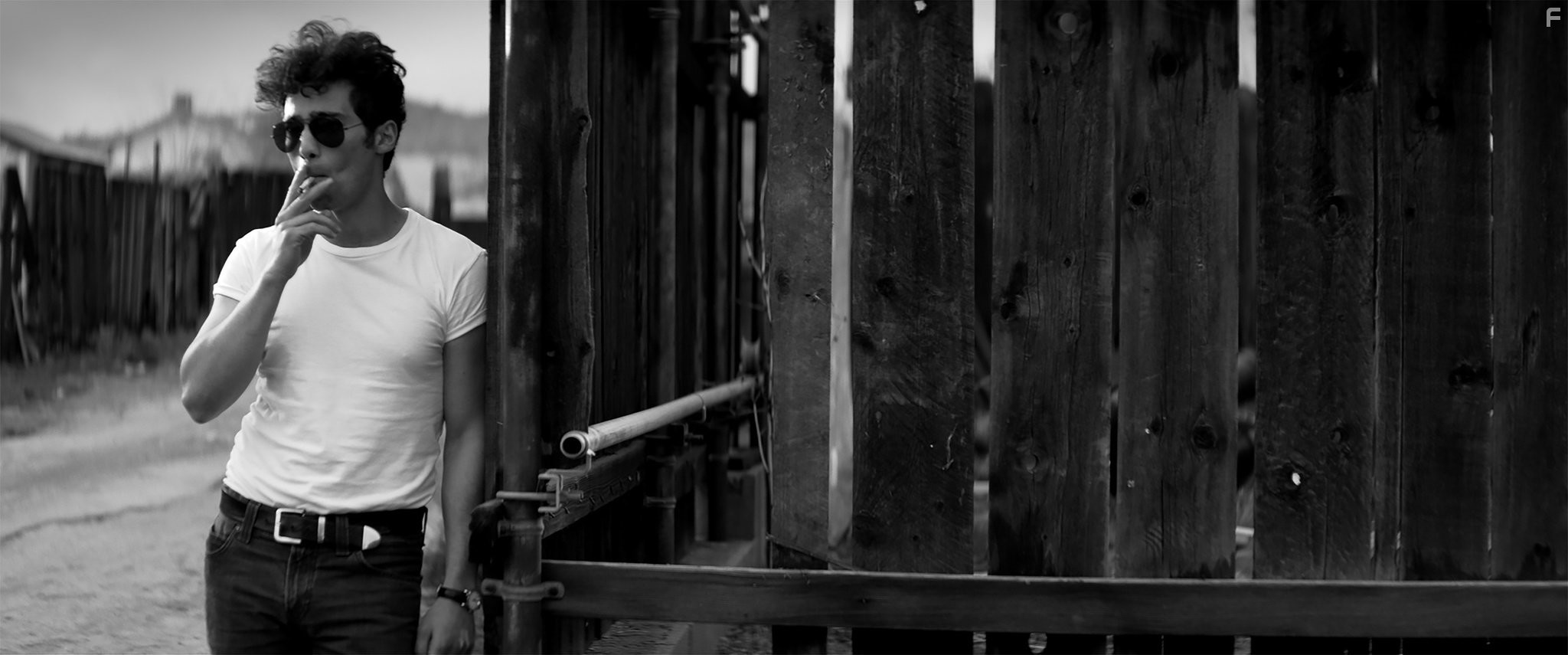 Sheila Vand and Arash Marandi in Девушка возвращается одна ночью домой (2014)