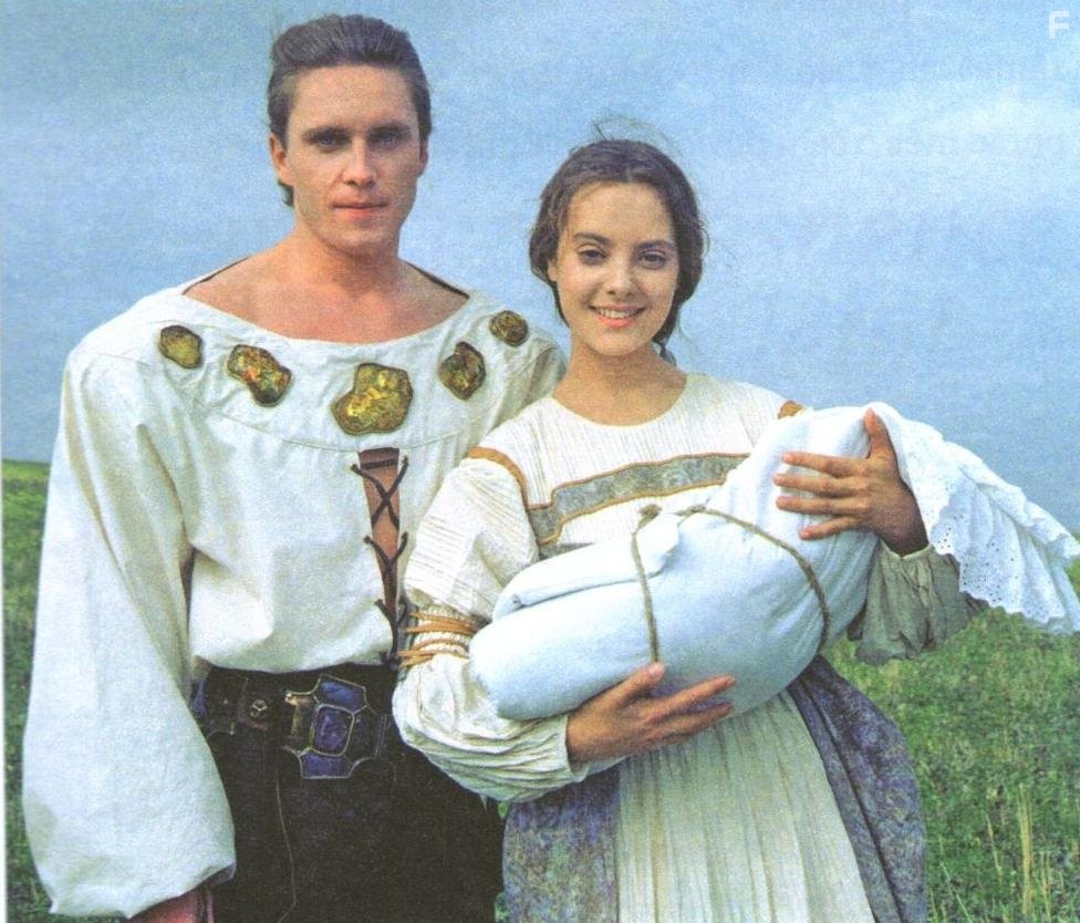 Michal Dlouh? and M?ria Podhrdsk? in Sedmero krkavcu (1993)