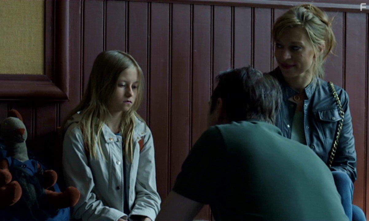 Gerhard Hoberstorfer, Richard Forsgren, and Mira Gustafsson in Jordskott (2015)
