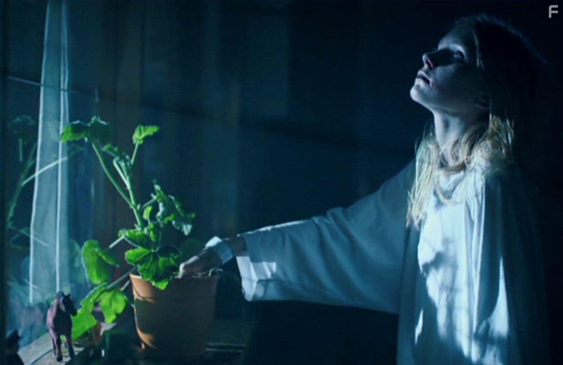 Stina Sundlf in Jordskott (2015)