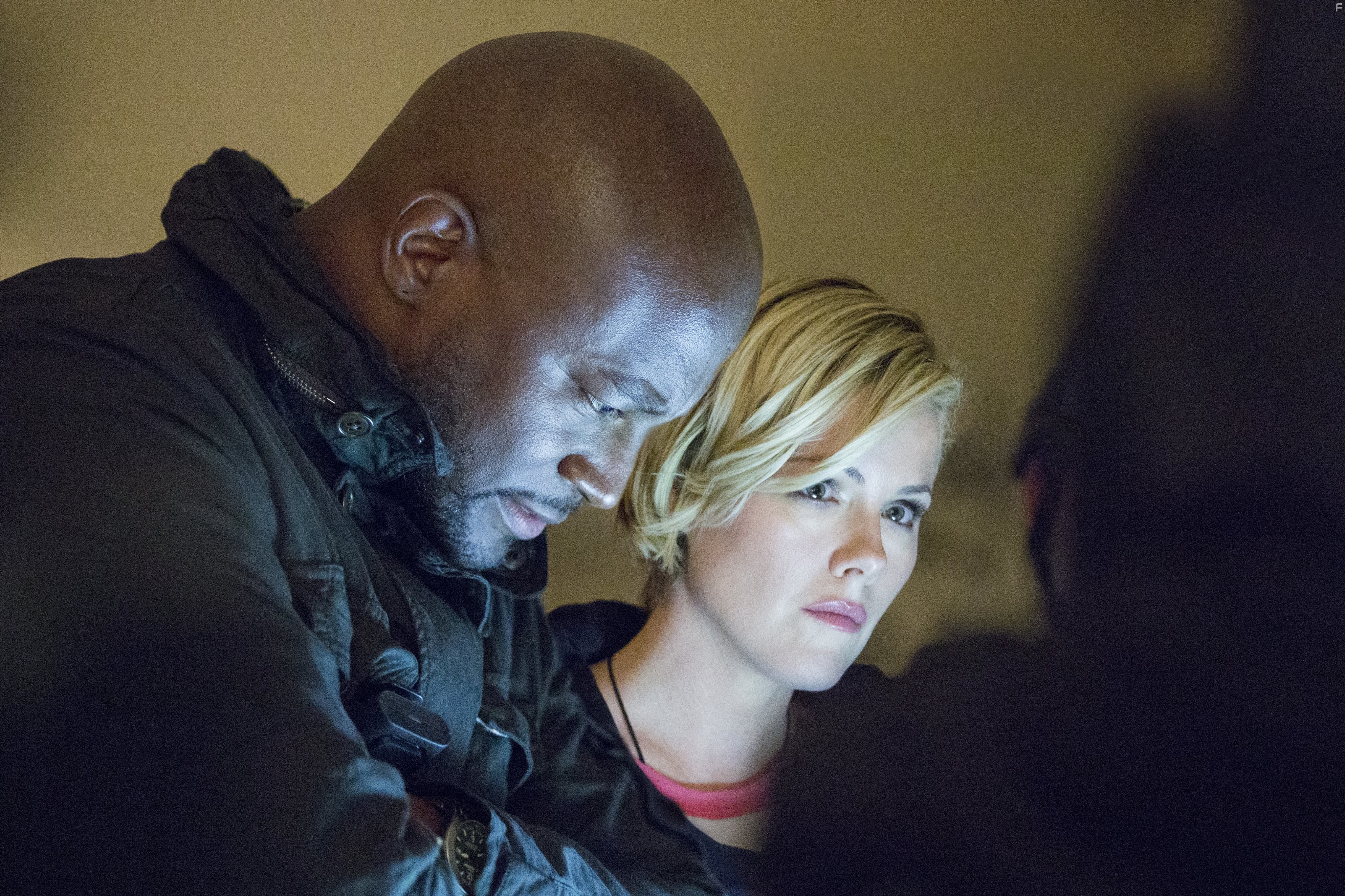 Taye Diggs and Kathleen Robertson in Убийство первой степени (2014)