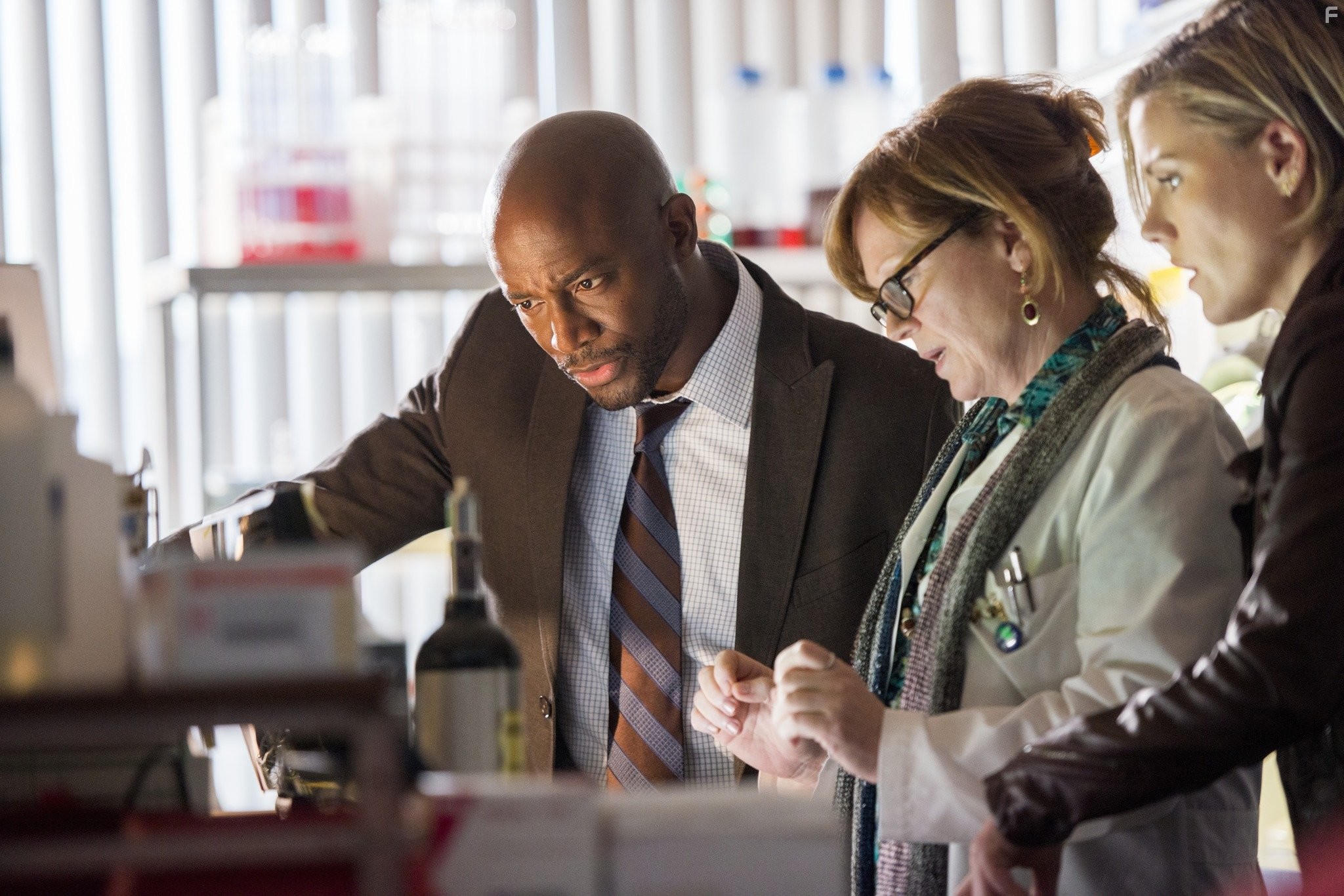 Taye Diggs and Kathleen Robertson in Убийство первой степени (2014)