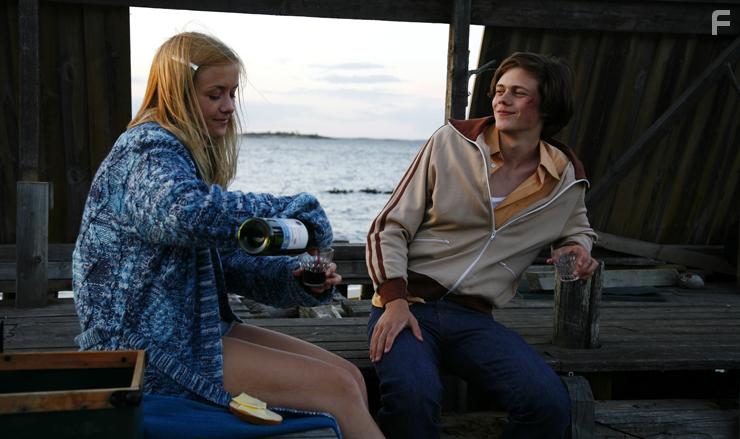 Bill Skarsgrd and Josefin Ljungman in Himlen r oskyldigt bl (2010)