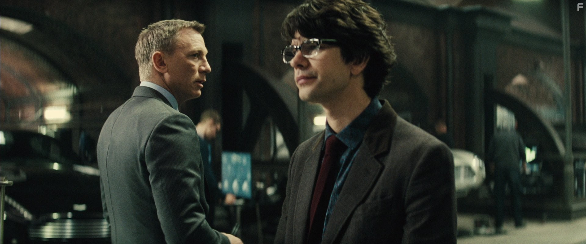 Daniel Craig and Ben Whishaw in 007: Спектр (2015)
