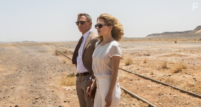 Daniel Craig and L?a Seydoux in 007: Спектр (2015)