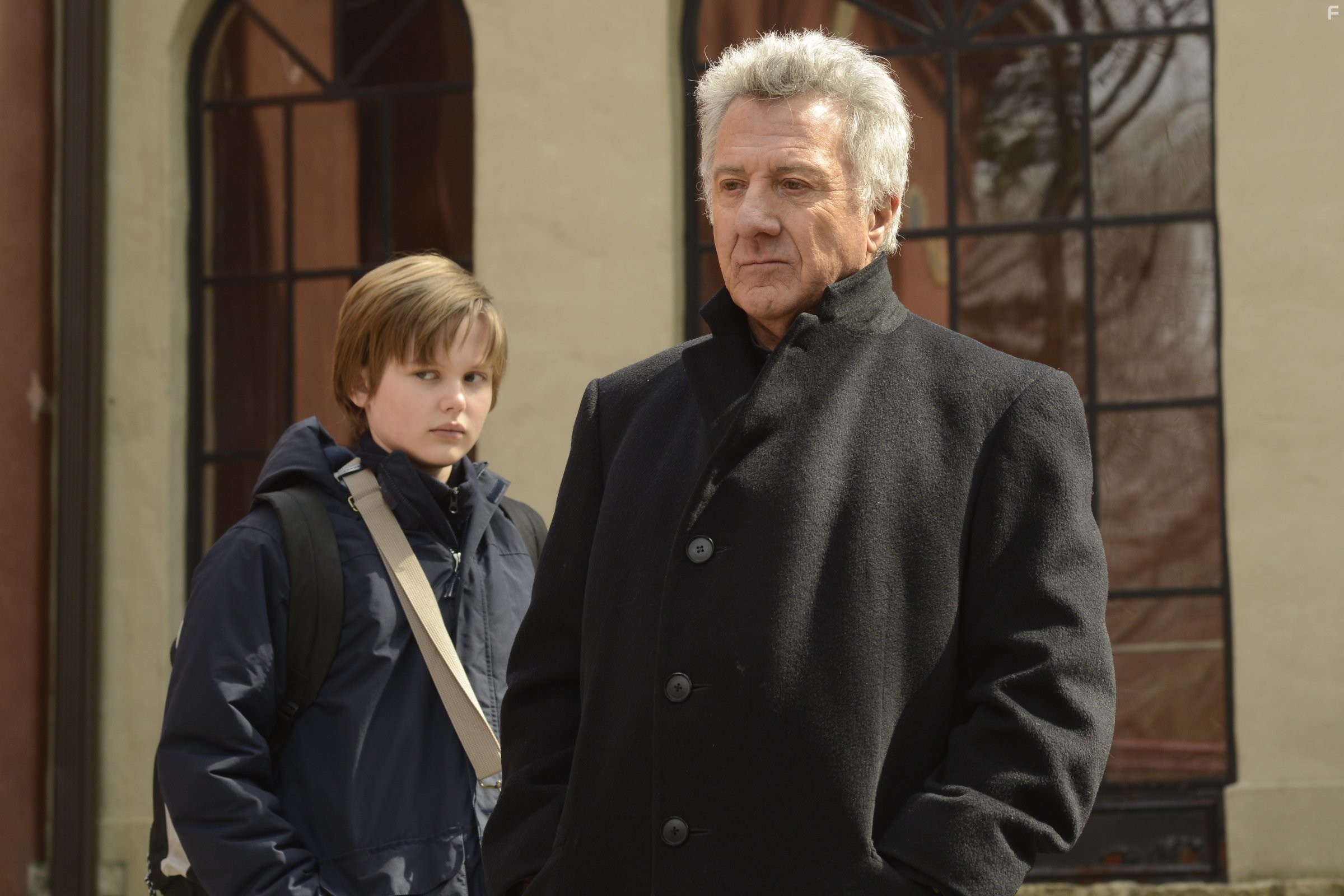 Dustin Hoffman and Garrett Wareing in Хористы (2014)