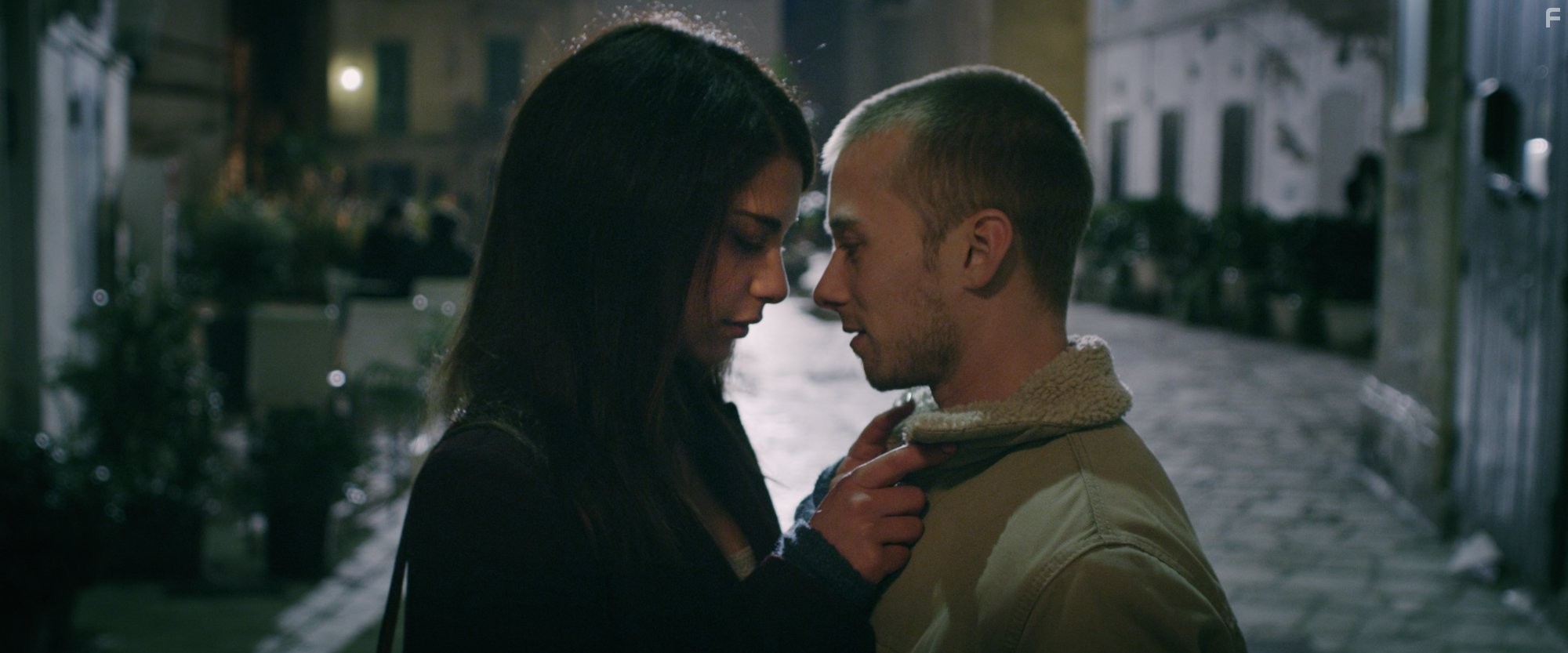 Lou Taylor Pucci and Nadia Hilker in Весна (2014)