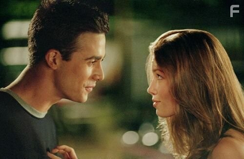 Freddie Prinze Jr. and Jessica Biel star