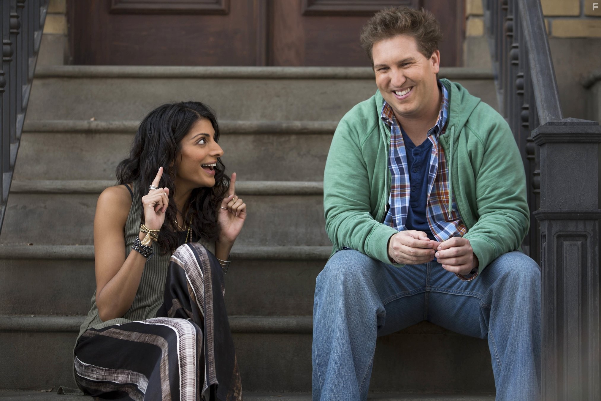 Nate Torrence and Meera Rohit Kumbhani in Чудаки-одиночки (2015)