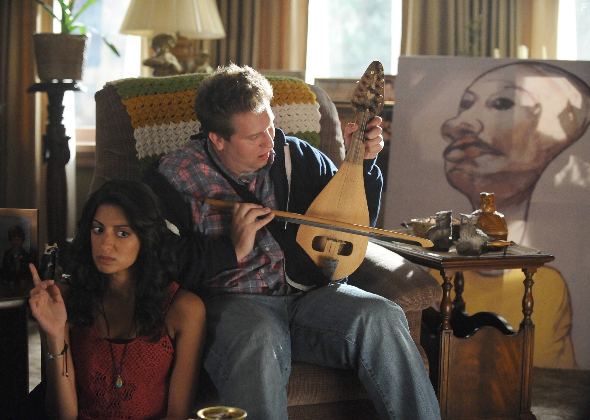 Nate Torrence and Meera Rohit Kumbhani in Чудаки-одиночки (2015)