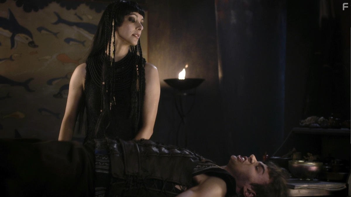 Sonita Henry and Tom York in Олимп (2015)