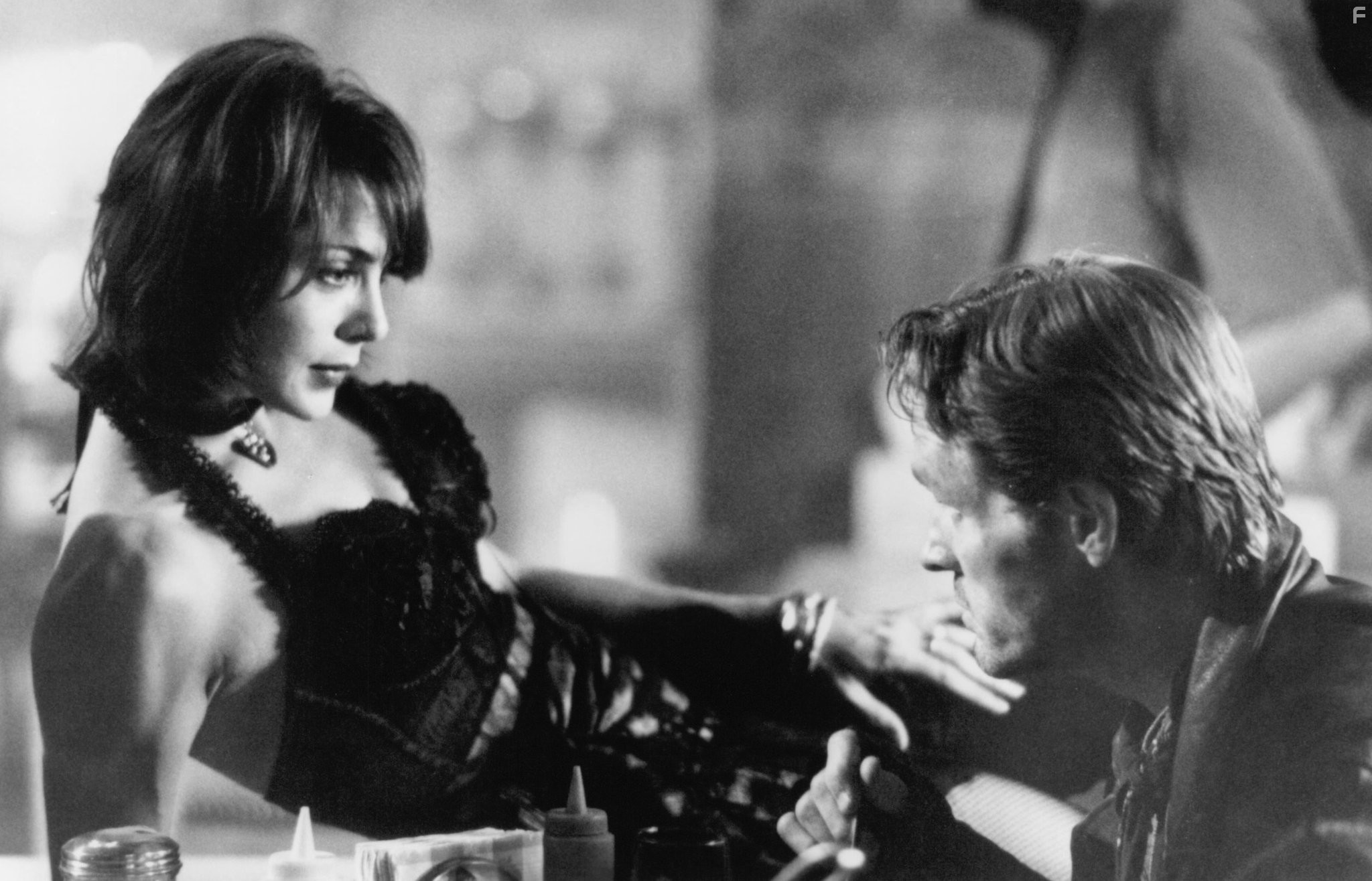 Brenda Bakke and William Sadler in Байки из склепа: Демон ночи (1995)