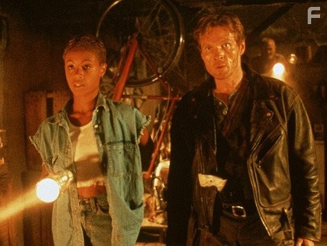 Jada Pinkett Smith and William Sadler in Байки из склепа: Демон ночи (1995)