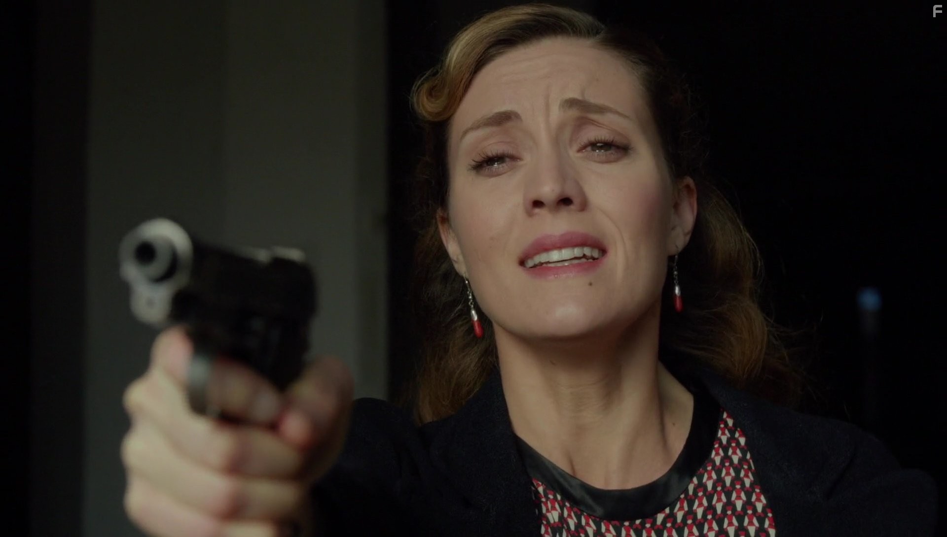 Evelyne Brochu in Лагерь Х (2015)