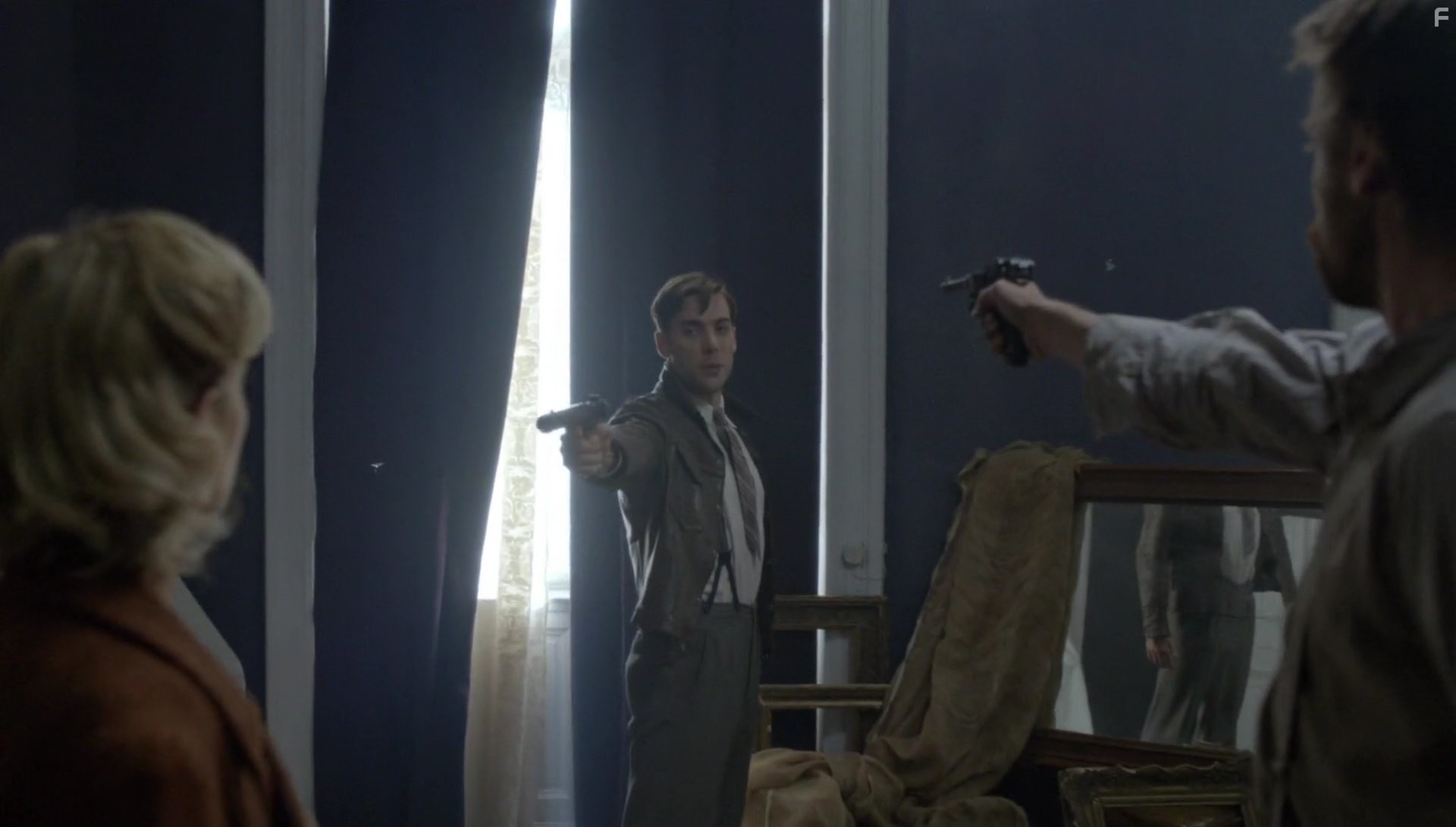 Dustin Milligan in Лагерь Х (2015)