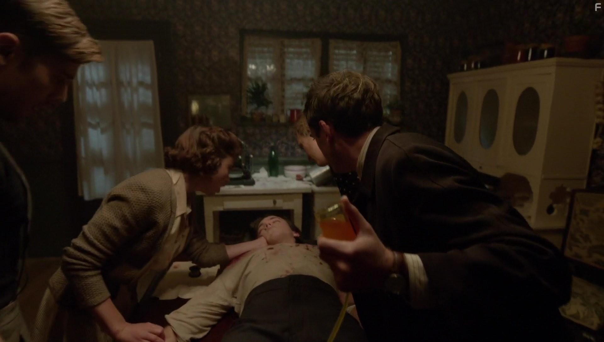 Connor Price and Evelyne Brochu in Лагерь Х (2015)