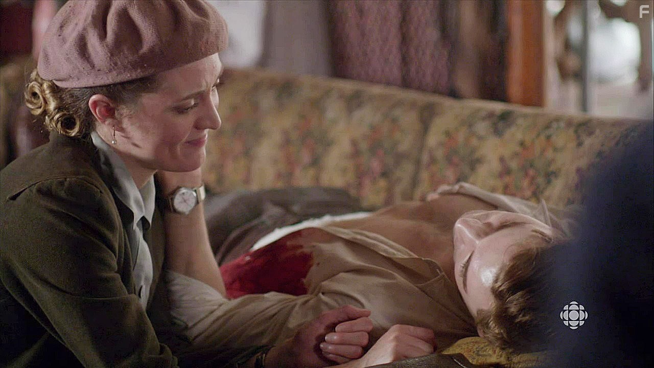 Dustin Milligan and Evelyne Brochu in Лагерь Х (2015)