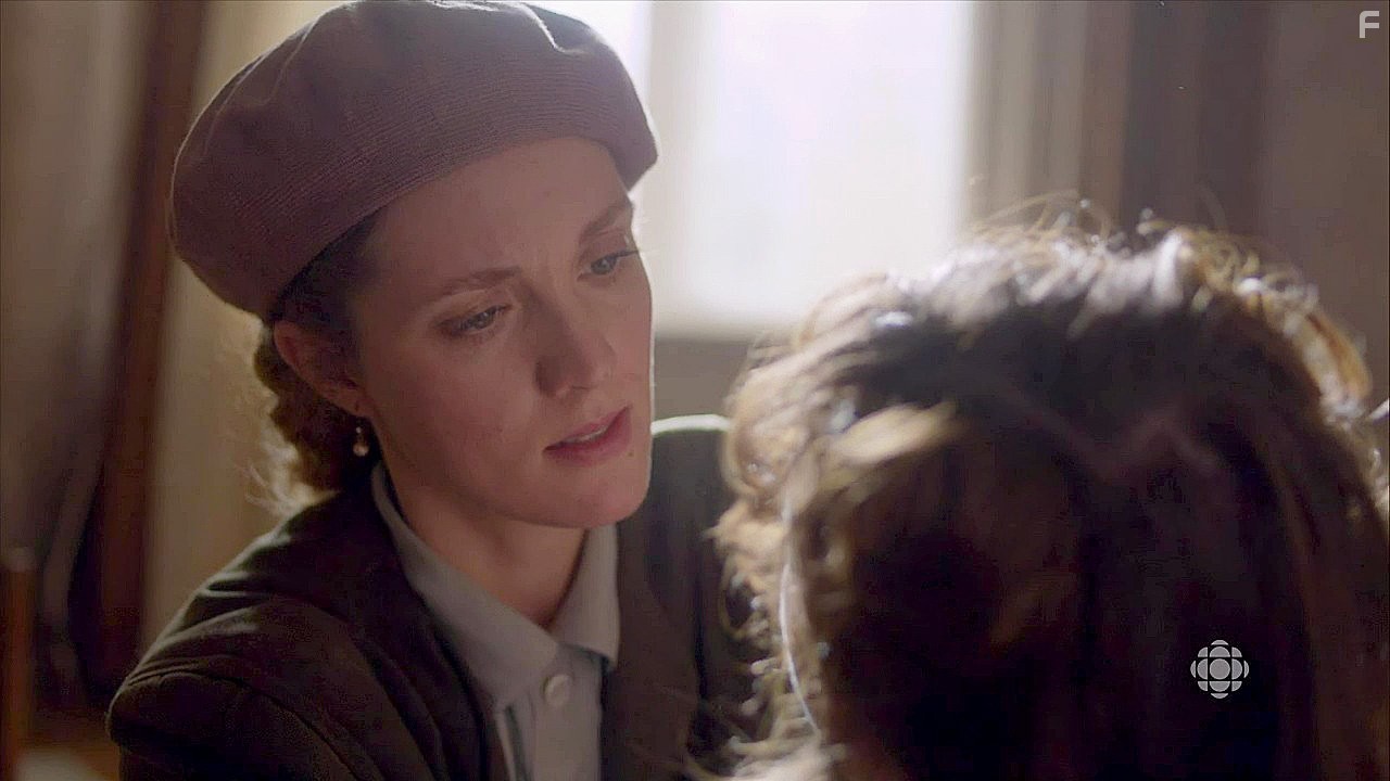 Evelyne Brochu in Лагерь Х (2015)